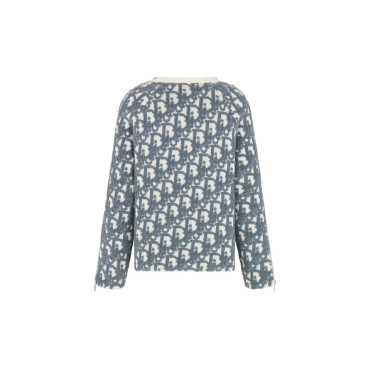 Long-sleeved white sweater